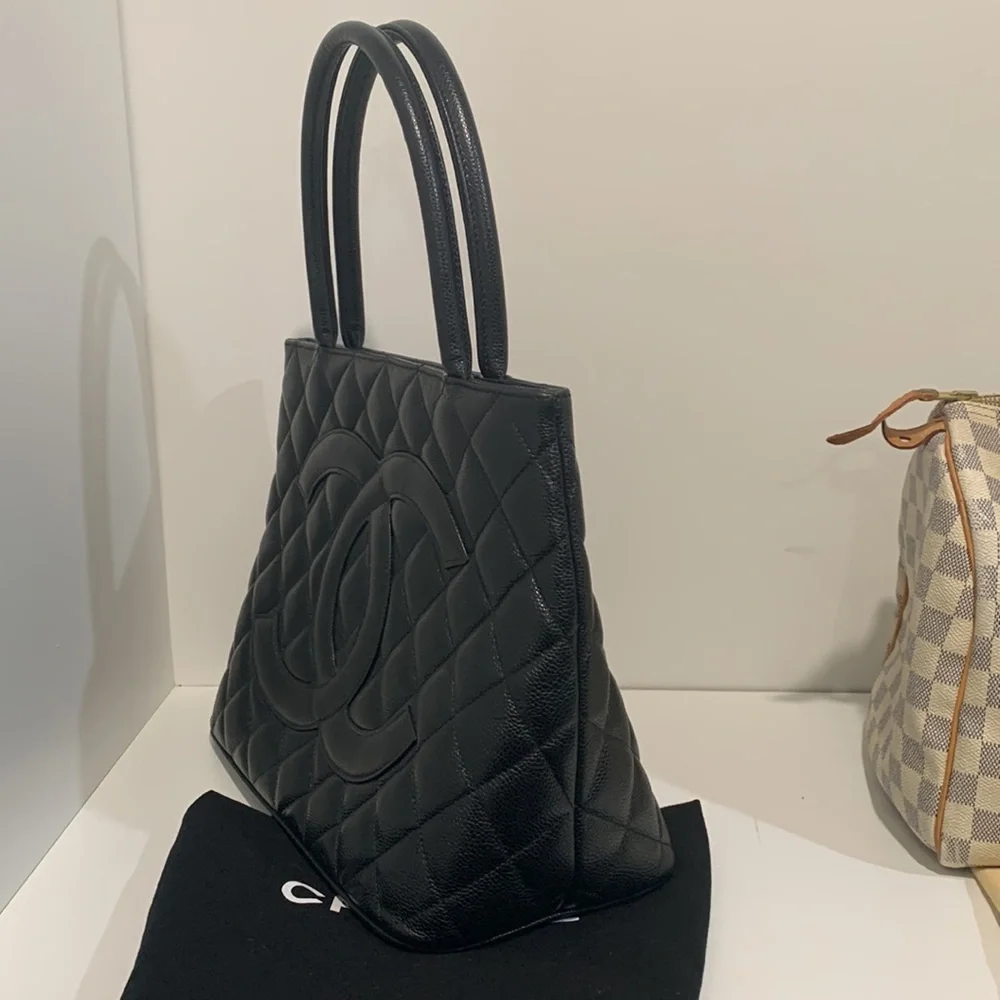 CHANEL Caviar Leather Black Quilted Silver Medallion Tote Bag Classic Luxury Y2K